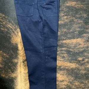 Liz Claiborne  navy blue crop pants. Size 8